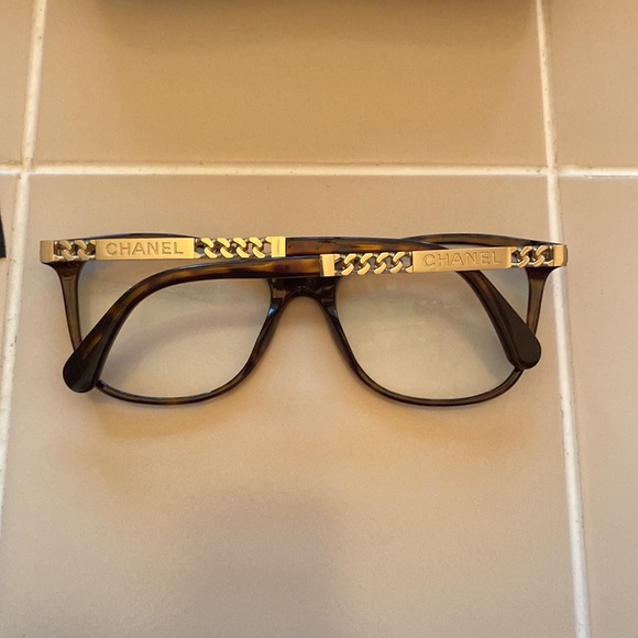 CHANEL Eyeglasses with case & cloth - Picture 4 of 16